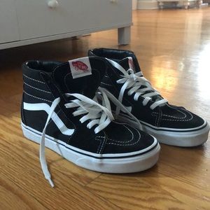 High top vans (men’s 7 women’s 8.5)